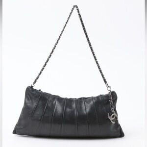 RARE VINTAGE CHANEL 2002 Black Lambskin Clutch Shoulder Bag leather fob Vintage